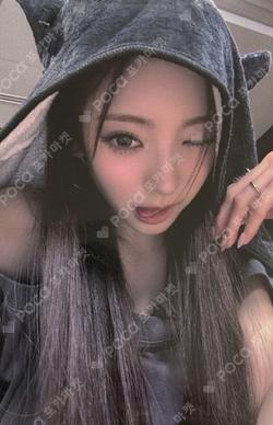 BURNING UP MEOVV BLANKET HOODIE ANNA photocard image