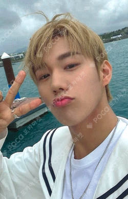 3rd PHOTO BOOK [WE ARE] APPLEMUSIC INTAK photocard image