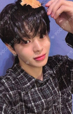 LOVE ANECDOTE(S) YIZHIYU WINNER MUNJUNGHYUN photocard image