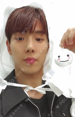THE X APPLEMUSIC SHOWNU photocard image