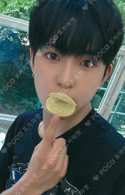 UNDENIABLE JUMP UP LINGQI photocard image