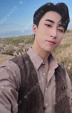 2022 SEASON’S GREETINGS HARIN photocard image