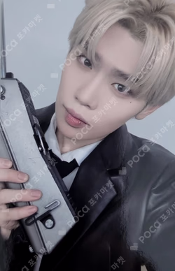 2026 SEASON'S GREETINGS [(0_1) World] KIM TAERAE photocard image