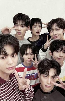 EVNNE X EVNNIZ 'CHRISTMAS EVENNIZ' Photocard Case Unit photocard image