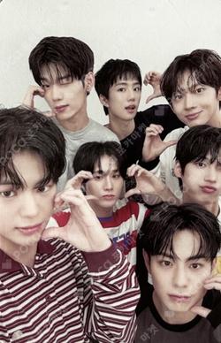 EVNNE X EVNNIZ 'CHRISTMAS EVENNIZ' Acrylic Tree Kit Unit photocard image