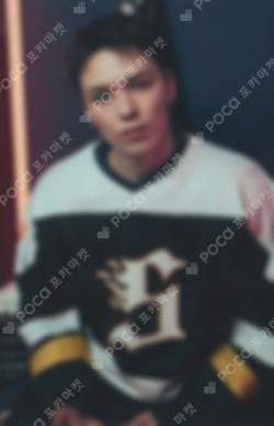 25 SEVENTEEN's HOME ROOM WEAR SET VERNON photocard image