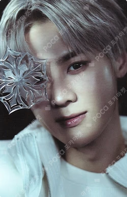 Eternal White Ornament Ver. KUN photocard image