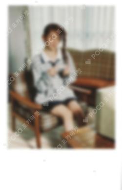 LE SSERAFIM 2026 SEASON’S GREETINGS SAKURA photocard image