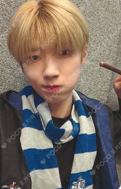 Electric Heart : Born to Glow MAKESTAR MIN HO photocard image