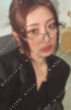 LE SSERAFIM 2026 SEASON’S GREETINGS HUH YUNJIN photocard image