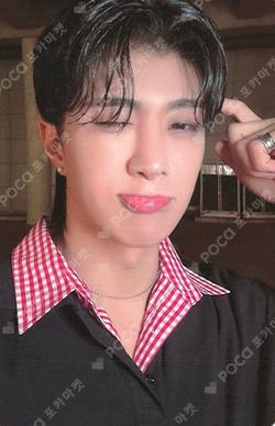 UNBROKEN NO RETREAT VER. WYATT photocard image