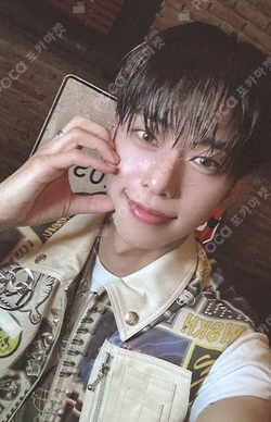 BORN LIKE THIS JAPAN LIMITED Ver. KIM DONG HYUN photocard image