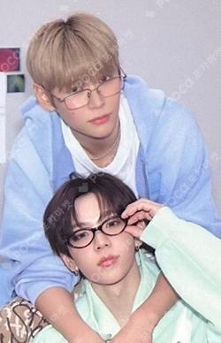 2026 SEASON'S GREETINGS RANDOM TRADING CARD SET A ver. Unit photocard image