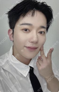 2025 OX:N FANMEETING [INTO:N] IN TOKYO TRADING CARD YECHAN photocard image