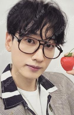 2026 SEASON'S GREETINGS EUNHYUK photocard image