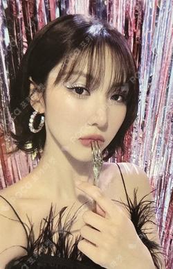 UAU 2026 Season's Greeting THE NIGHT BLOOM YOOHYEON photocard image