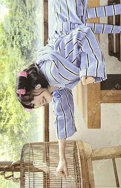 UAU 2026 Season's Greeting THE NIGHT BLOOM YOOHYEON photocard image