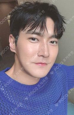 2025 SEASON'S GREETINGS RANDOM TRADING CARD [A ver.] SIWON photocard image