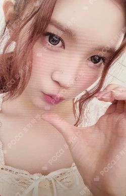 2026 Hearts2Hearts SEASON'S GREETINGS VIDEO EDITION A-Na photocard image