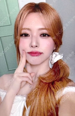 2026 SEASON'S GREETINGS [Best Friends Forever] FANS SHOP YUNA photocard image