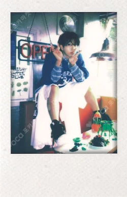 2026 SEASON'S GREETINGS [STRAIGHT SUPPER CLUB] HAN photocard image