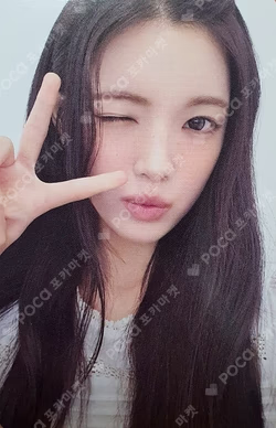 2026 Hearts2Hearts SEASON'S GREETINGS VIDEO EDITION YUHA photocard image