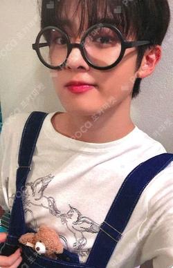 YOUNI-T MAKESTAR WOONO photocard image