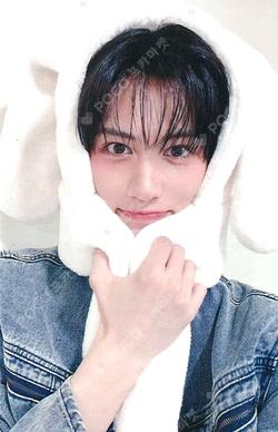 LOST JUMP UP Ian photocard image