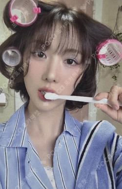 UAU 2026 Season's Greeting THE NIGHT BLOOM SOUND WAVE YOOHYEON photocard image