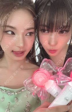 izna OFFICIAL LIGHT STICK + LIGHT BAND SET Unit photocard image