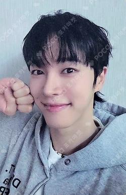 2026 SEASON'S GREETINGS GRAPHIC SIDE Ver. LEE GI KWANG photocard image