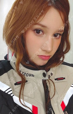 BUBBLE GUM MAKESTAR HUENING BAHIYYIH photocard image