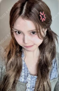 Not Just Pretty POSTERBOOK Ver. EVERLINE LUCKY DRAW