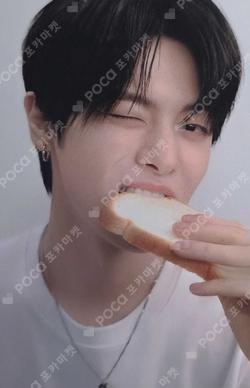 BOYS II PLANETArchive Exhibition ‘AFTER, JOURNEY’ HOLDER &  PHOTOCARD SET LEO photocard image