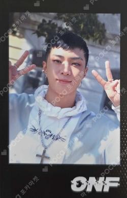 GO LIVE POLAROID SET WYATT photocard image