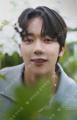 OMEGA X x Wonderwall YECHAN photocard image