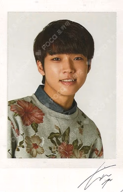 INFINITE NIT SHOP POLAROID SET