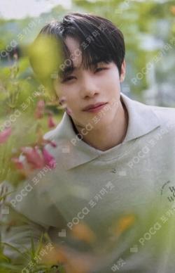 OMEGA X x Wonderwall XEN photocard image