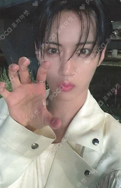 LOST BROADCAST Ian photocard image