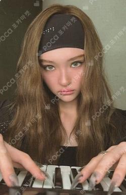 BURNING UP RANDOM TRADING PHOTOCARD Bver. ELLA photocard image