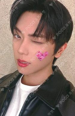 UNBROKEN JUMP UP MINKYUN photocard image