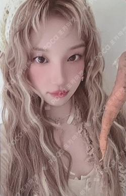 2026 SEASON'S GREETING i-dle & Soil Co. YUQI photocard image