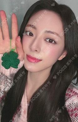 ITZY YUNA photocard image