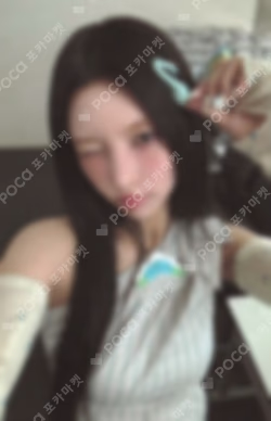 NOT CUTE ANYMORE Weverse US Exclusive YUNAH photocard image