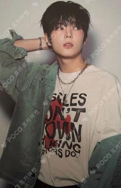 BOYS II PLANETArchive Exhibition ‘AFTER, JOURNEY’ HOLDER &  PHOTOCARD SET LEEJEONG photocard image