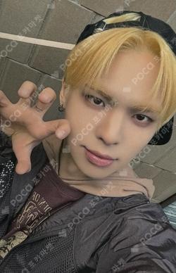 2026 SEASON’S GREETINGS BX photocard image