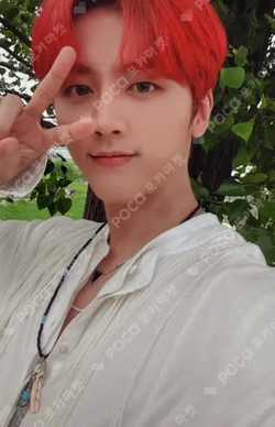 9loryUS GOLDEN CHASER Ver. YOUNGBIN photocard image