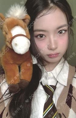 2026 SEASON'S GREETINGS [KiiiKiii POP INTO COMIC] STARSHIPSQUARE KYA photocard image