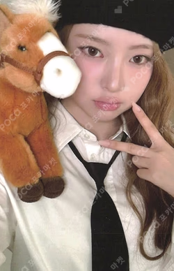 2026 SEASON'S GREETINGS [KiiiKiii POP INTO COMIC] STARSHIPSQUARE HAUM photocard image