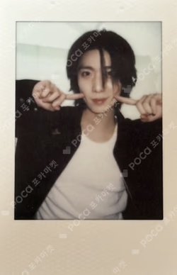 SF9 2026 SEASON'S GREETINGS - Pause & Play HWIYOUNG photocard image